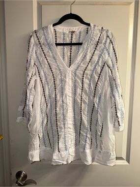 Johnny Was White V-Neck Tunic Topwith Blue and Black Embroidery